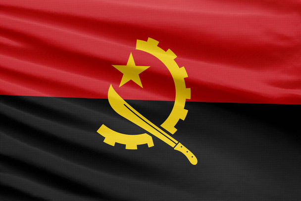 Bandera de Angola se representa en una tela de punto deportivo con pliegues. - Foto, Imagen