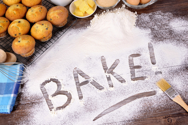 Baking cakes with ingredients - Foto, afbeelding