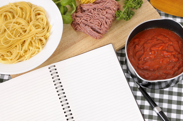 Keittokirja ainesosia spagetti bolognese
 - Valokuva, kuva