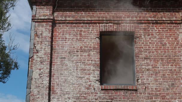 Σκόνη που βγαίνει από το παράθυρο - Πλάνα, βίντεο