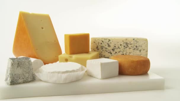 sajtok, fehér háttér - Felvétel, videó