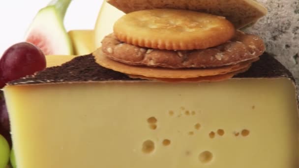 Διάφορα τυριά με μπισκότα - Πλάνα, βίντεο