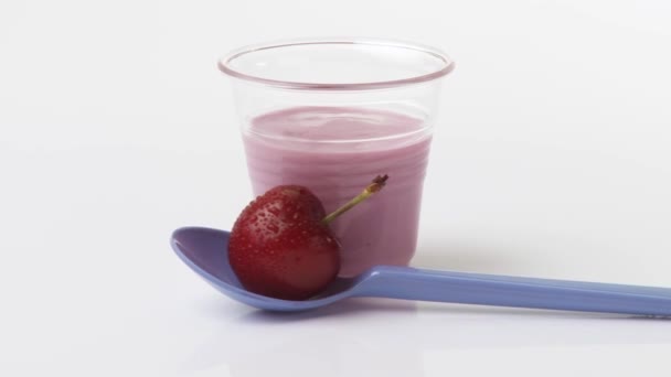 Cherry jogurt v hrnci - Záběry, video