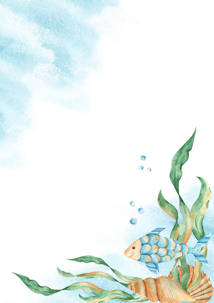 Plantilla de tarjeta de mar con peces lindos, algas marinas, conchas marinas, burbujas de agua, salpicaduras de acuarela azul. Diseño marino. Ilustración acuarela dibujada a mano. Para guardar la fecha, saludar a los niños tarjetas de cumpleaños - Foto, Imagen