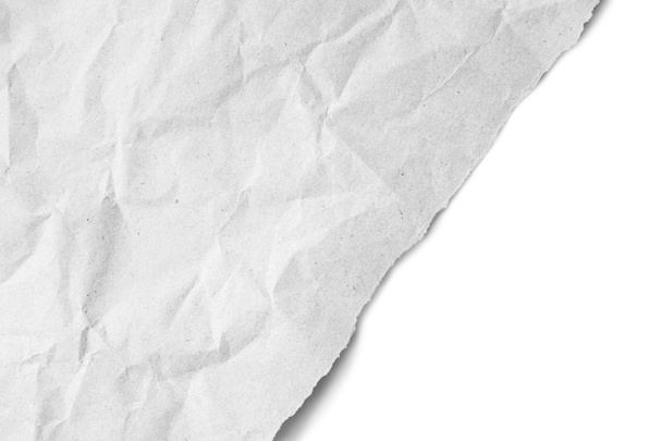 Texture de papier blanc froissé recyclé avec un bord déchiré en diagonale isolé sur fond blanc. Fond d'écran abstrait froissé et rainuré, fond d'écran avec espace de copie, vue du dessus. - Photo, image