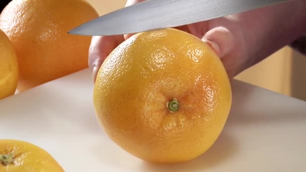 Halving grapefruit with a knife - Footage, Video