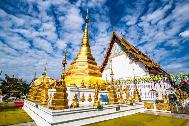 El templo de Pong Sunan en la provincia de Phrae, Tailandia. - Foto, Imagen
