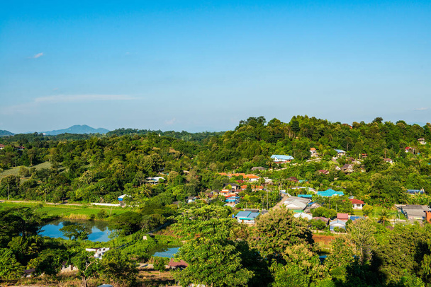 Heimatdorf in der Provinz Chiang Rai, Thailand. - Foto, Bild