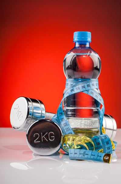 Fitness water and healthy food - Foto, afbeelding