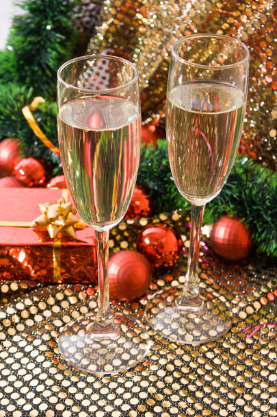 Two glasses with champagne and New Year decorations - Valokuva, kuva