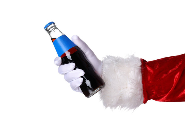 Ucrania, Kiev, 24.09.2023, PNG, La mano de Santa con botella Pepsi, aislado sobre fondo blanco - Foto, Imagen