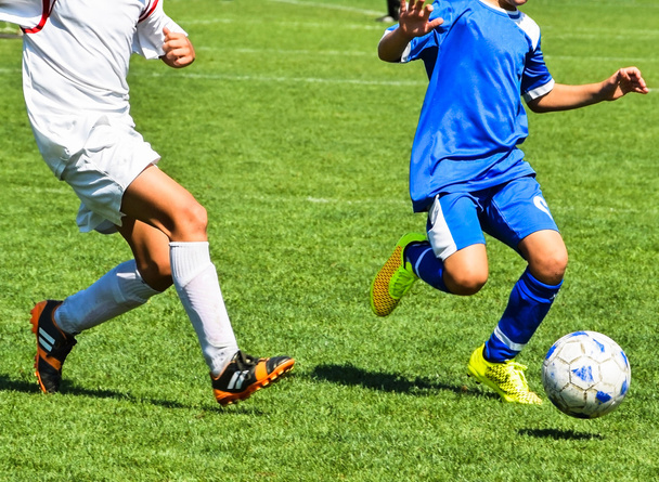 Τα παιδιά παίζουν ποδόσφαιρο - Φωτογραφία, εικόνα