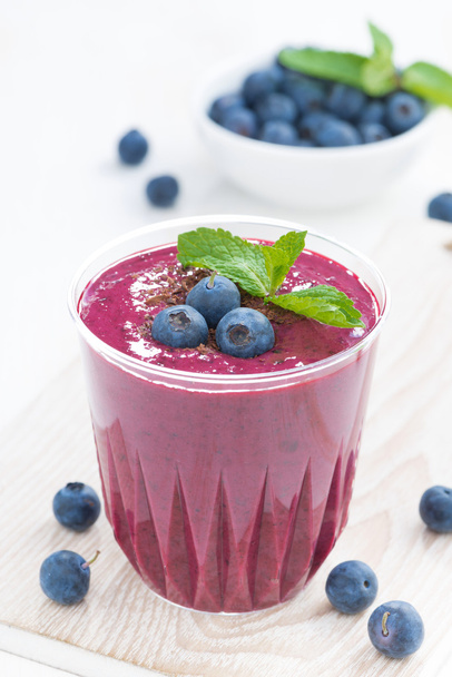 blueberry milkshake with mint and chocolate, vertical, close-up - Фото, изображение
