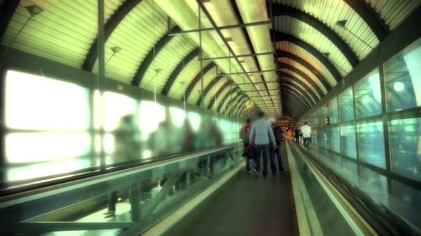 People moving on flat escalators - Footage, Video