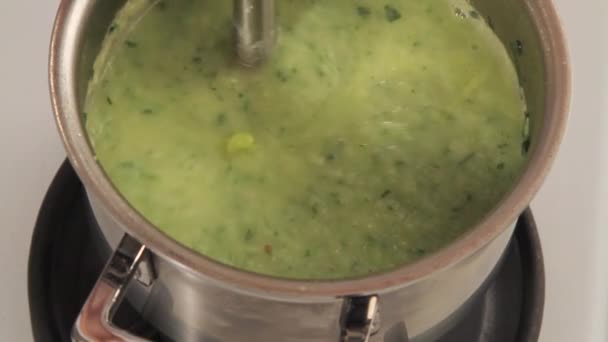 Черемша суп, будучи пюре - Кадри, відео