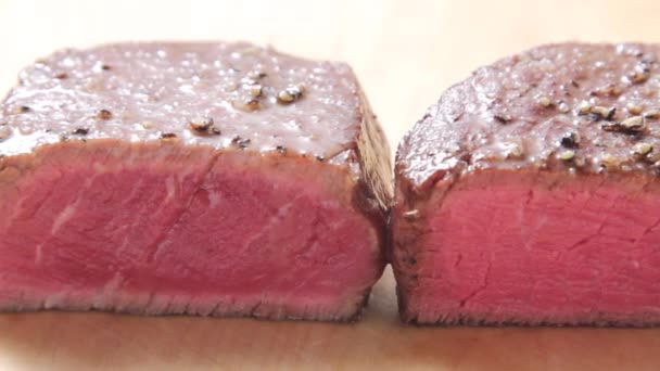 Üç farklı şekilde yapılan biftek - Video, Çekim