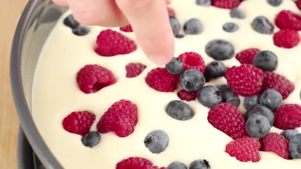 Berries being sprinkled on cake - Footage, Video