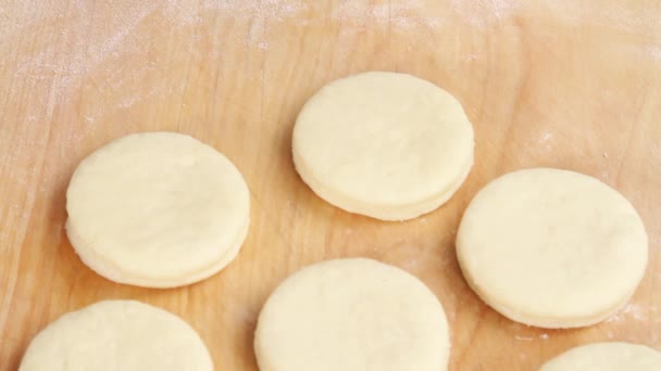 Ζαχαροπλαστικής κύκλους για scones - Πλάνα, βίντεο