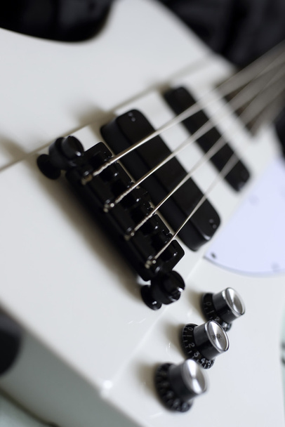 Бас-гитара
 - Фото, изображение