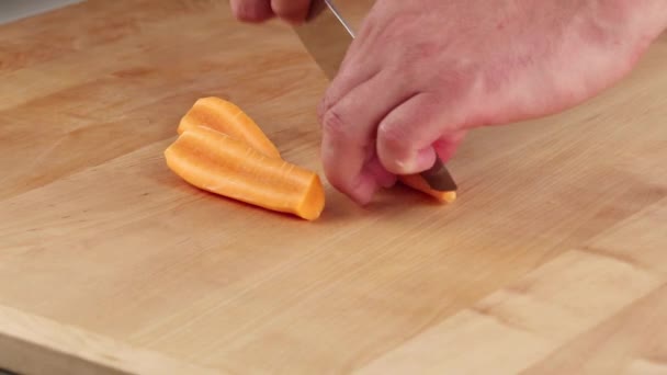 Τα καρότα που χωρίζεται σε τετράγωνα - Πλάνα, βίντεο