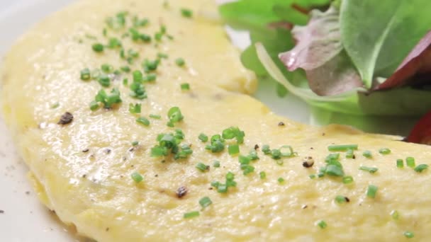 Omelette mit Schnittlauch - Filmmaterial, Video
