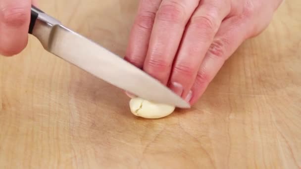 Garlic clove being sliced - Footage, Video