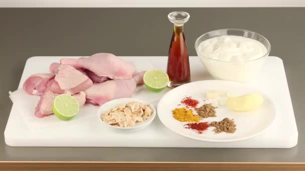 Ingredientes para pollo tikka masala
 - Imágenes, Vídeo