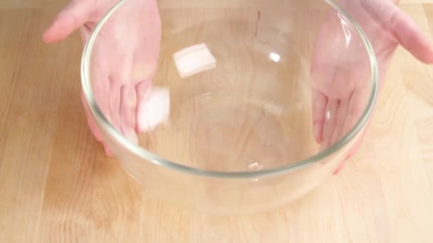Yoghurt gegoten in een kom - Video