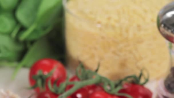 Orzo pasta en baby spinazie - Video