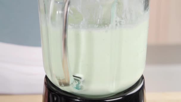 Yogurt and cucumber being pureed - Footage, Video