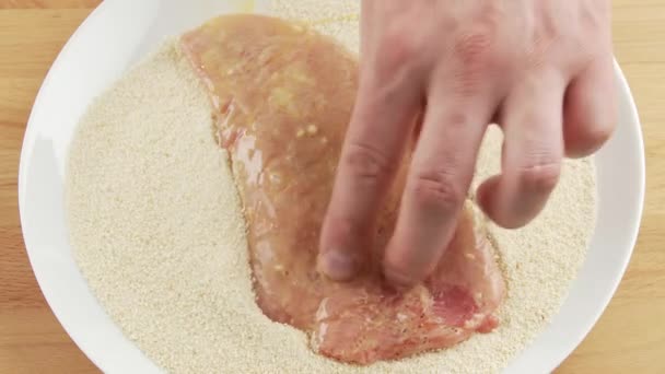 Filet cielęcy w bułce tartej - Materiał filmowy, wideo
