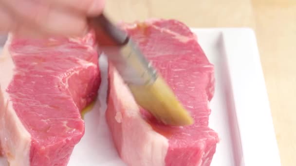 Steaks mit Öl gebürstet - Filmmaterial, Video
