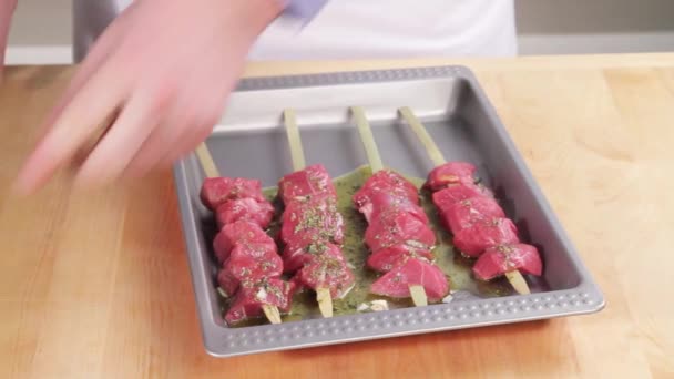 Kebabs de borrego marinados
 - Filmagem, Vídeo
