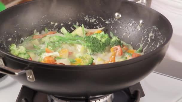 Curry di verdure con spezie
 - Filmati, video