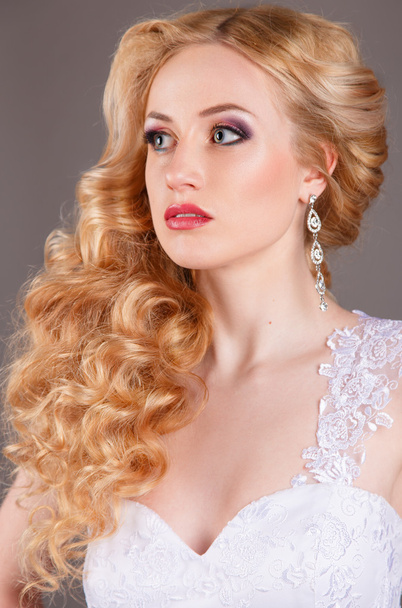 Portrait of Beautiful Young Fashion Bride - Foto, Imagem