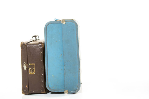 Старые чемоданы на белом фоне
 - Фото, изображение