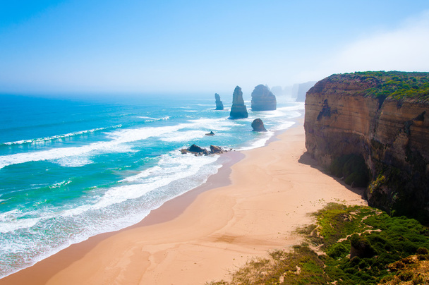 Los Doce Apóstoles por la Gran Ruta del Océano en Victoria, Australia
 - Foto, imagen