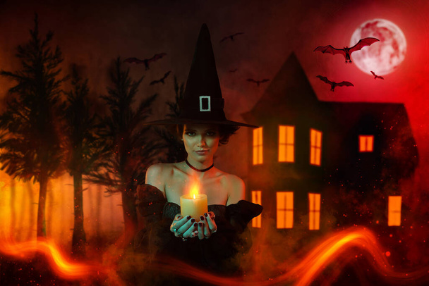 Изображение коллажа злой леди-колдуньи, делающей оккультный свет свечи в темном лесу демонов лесном замке. - Фото, изображение