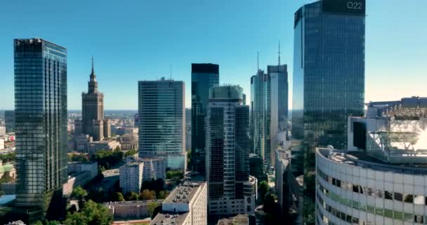 Widok z powietrza na Warszawę - Materiał filmowy, wideo
