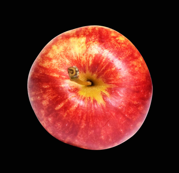 Kırmızı Gala elması kırpma yolu ile izole edilmiş, siyah arka planda gölge yok, taze meyve - Fotoğraf, Görsel