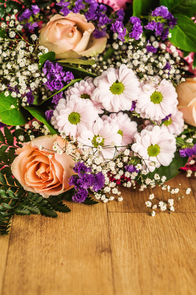 bouquet de fleurs différentes - Photo, image