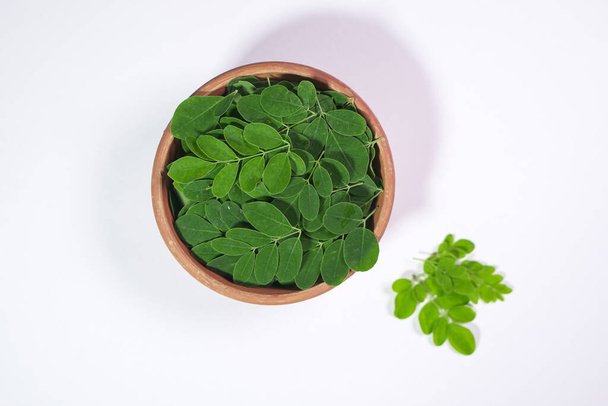 Morunga ή φύλλα sojina είναι μια πολύ θρεπτική φυτικά τρόφιμα. - Φωτογραφία, εικόνα
