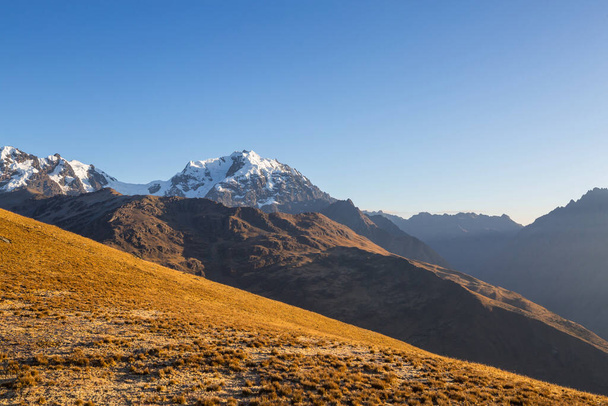 Gyönyörű hegyvidéki tájak Cordillera Blanca, Peru, Dél-Amerika - Fotó, kép