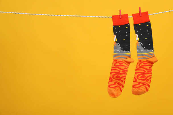 Случайная одежда и концепция ношения - носки, одежда для ног - Фото, изображение