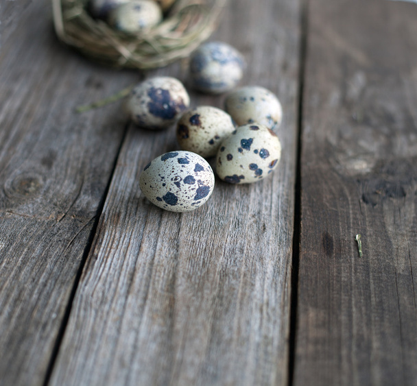 Quail eggs on a wooden table - Foto, Imagen