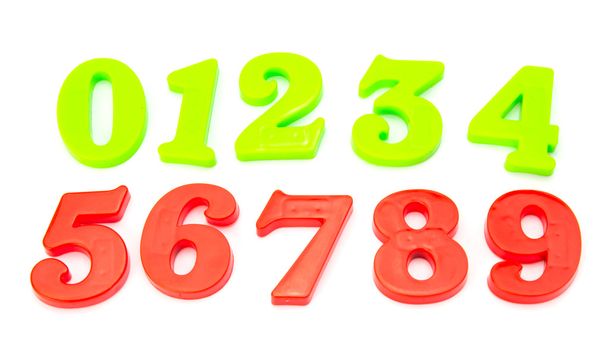 Números magnéticos plásticos coloreados sobre fondo blanco
 - Foto, imagen