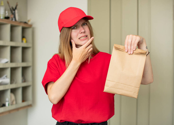 young woman delivery concept - Foto, afbeelding