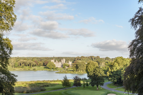 Photo famous 5 star dromoland castle hotel and golf club in ireland - Photo, image