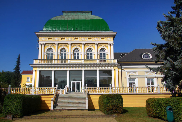 Kaszinó Kurallee Frantiskovy Lazne (Franzensbad), része The Great Spa Towns of Europe UNESCO Világörökség része Csehországban - Fotó, kép