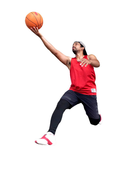 Μπάσκετ παίκτης κρατώντας μια μπάλα και άλμα με απόκομμα μονοπάτι - Φωτογραφία, εικόνα